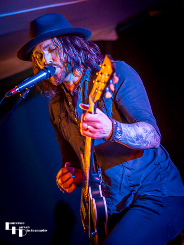 Troy Redfern Band: Troy Redfern on guitar & vocals