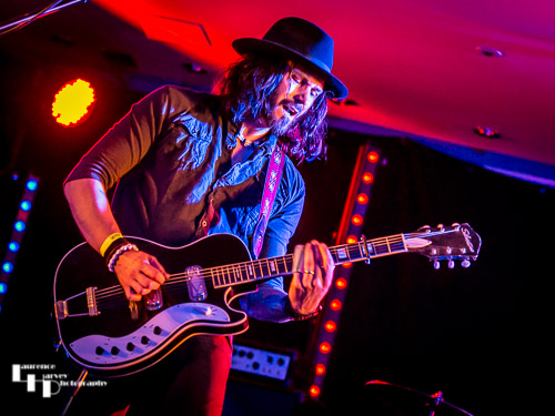 Troy Redfern Band: Troy Redfern on guitar & vocals