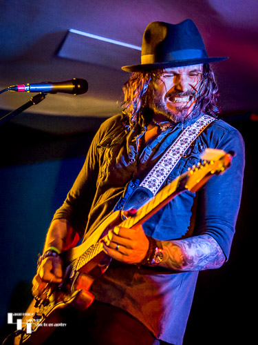 Troy Redfern Band: Troy Redfern on guitar & vocals