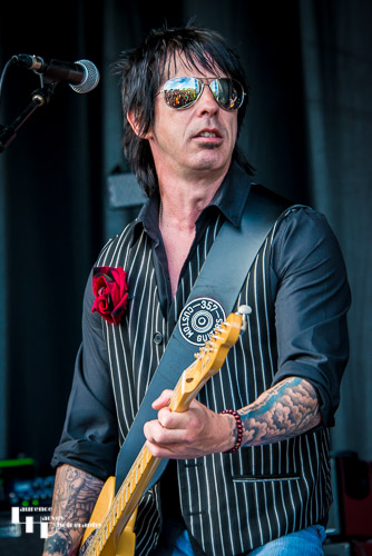 Blackwater Conspiracy: Phil Conalane on vocals & rhythm guitar