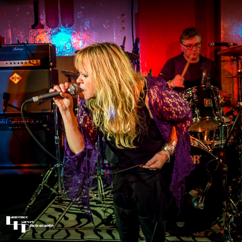 Helen Turner on vocals