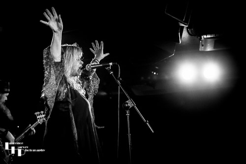 Helen Turner on vocals