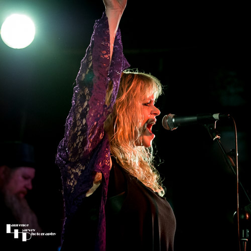 Helen Turner on vocals