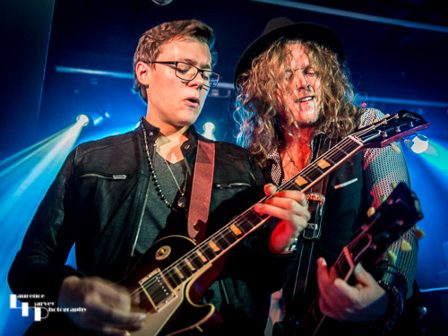 Harry Slater on lead guitar & Daniel ‘Seeks’ Seekings on rhythm guitar