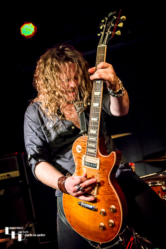 Daniel 'Seeks' Seekings on rhythm guitar