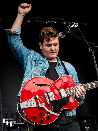 Broken Witt Rebels: Danny Core on vocals & rhythm guitar