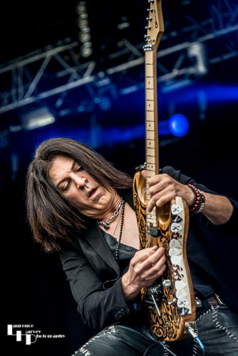 Dokken: Jon Levin on guitar