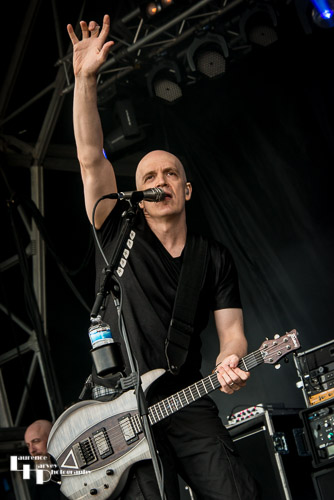 The Devin Townsend Project: Devin Townsend on vocals & guitar