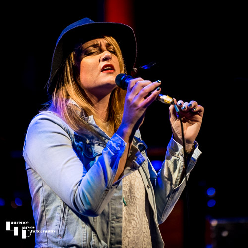 Elles Bailey on vocals