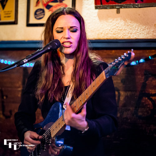 Erja Lyytinen on guitar & vocals