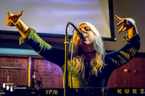 Eliza Neals on vocals & keyboards