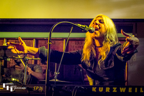 Eliza Neals on vocals & keyboards