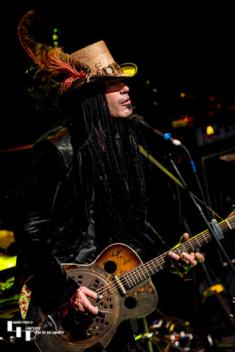Eric Sardinas on vocals & resonator guitar