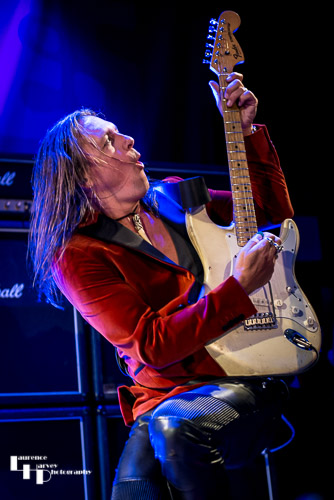 Søren Andersen on guitar