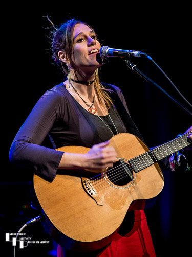 Hollie Rogers on vocals & guitar