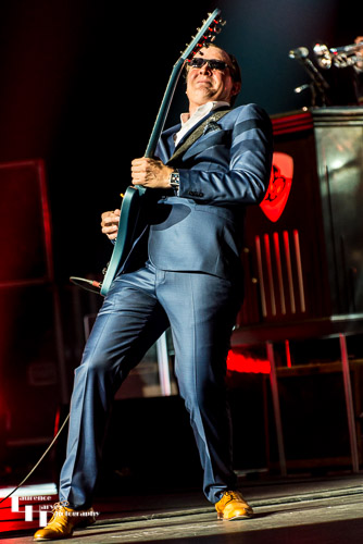 Joe Bonamassa on guitar & vocals