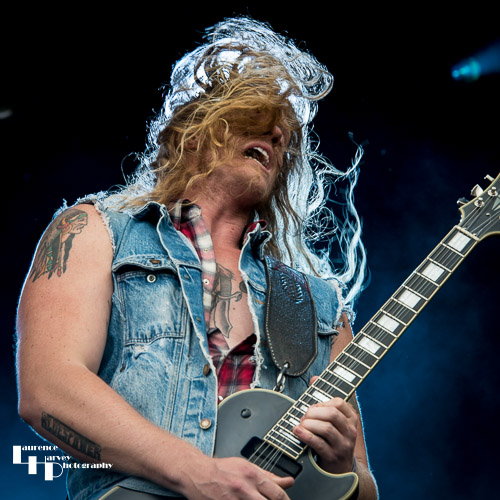 Jared James Nichols on vocals & guitar