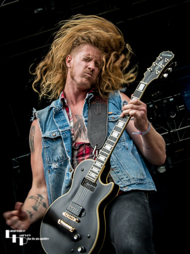 Jared James Nichols on vocals & guitar