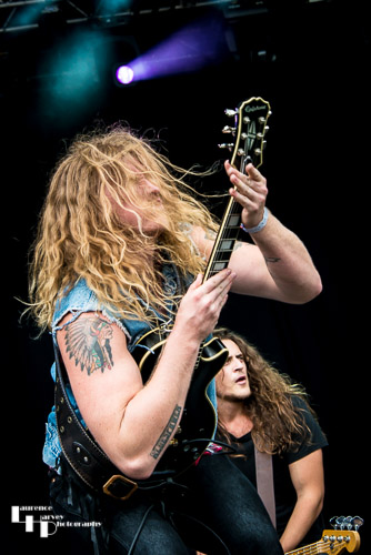 Jared James Nichols on vocals & guitar