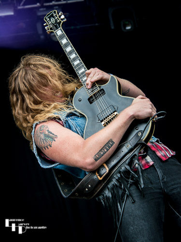 Jared James Nichols on vocals & guitar