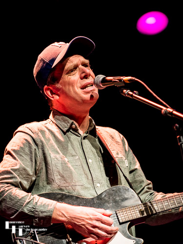 Jeb Loy Nichols on vocals & guitar