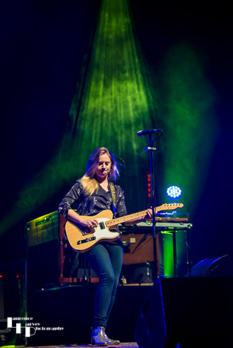 Joanne Shaw Taylor on vocals & guitar