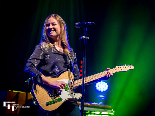 Joanne Shaw Taylor on vocals & guitar