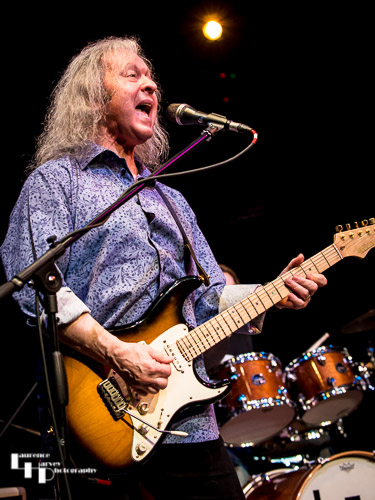 John Verity on vocals & guitar