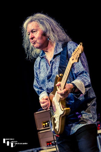 John Verity on vocals & guitar