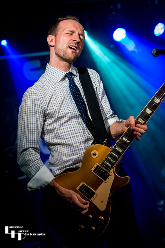 JW Jones on vocals & guitar