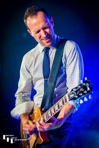 JW Jones on vocals & guitar