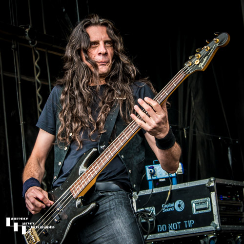 KilliT: Geos Letona on bass