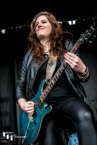 KilliT: Claire Genoud on rhythm guitar