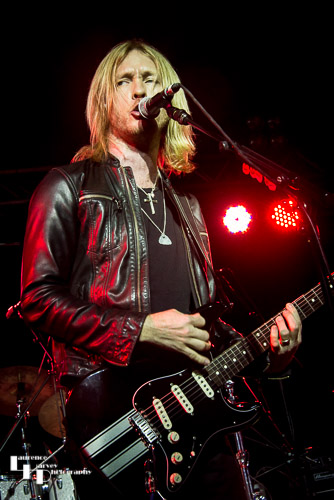 Kenny Wayne Shepherd on guitar