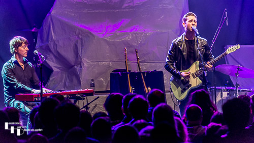 Laurence Jones on guitar & vocals, Bennett Holland on keys