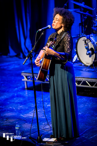Lady Nade on vocals & guitar