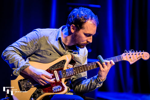 Joe Wilkins on backing guitar