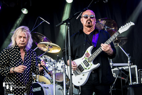 Magnum: Bob Catley on vocals & Tony Clarkin on guitar