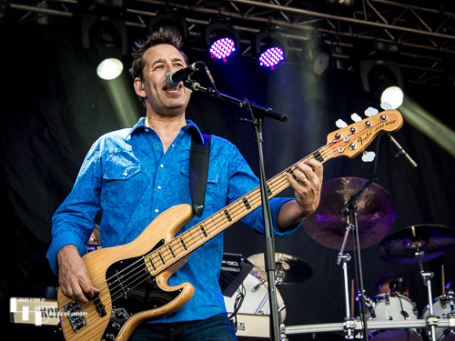 Magnum: Al Barrow on bass