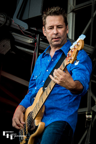 Magnum: Al Barrow on bass