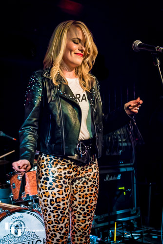 Mollie Marriott on vocals