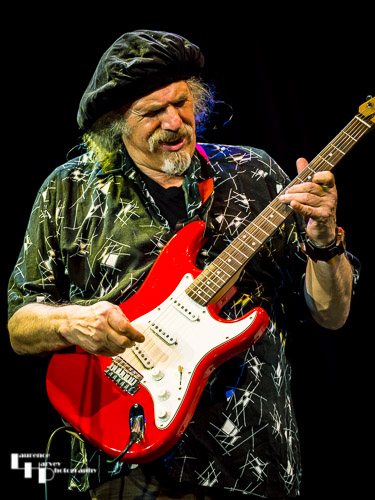 Mick Pini on guitar & vocals