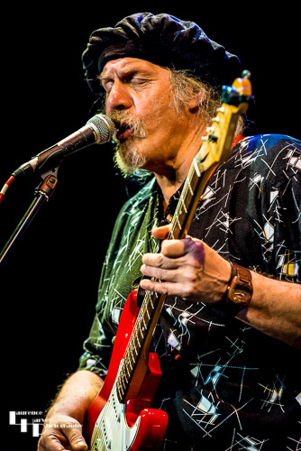 Mick Pini on guitar & vocals