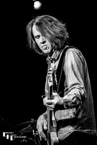 Simon Gilroy on bass & vocals
