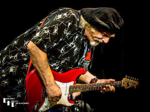 Mick Pini on guitar & vocals