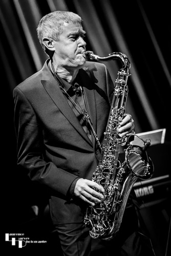 Paulo Tasker on sax