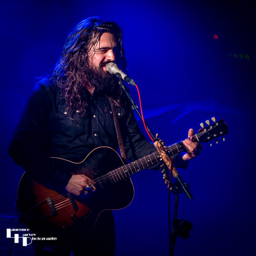 Fynn Claus Grabke on vocals & guitar