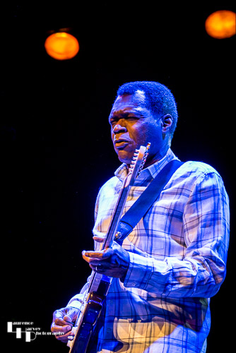Robert Cray on vocals & guitar