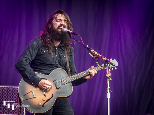 The Picturebooks: Fynn Claus Grabke on vocals & guitar