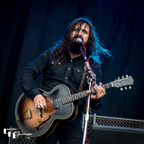 The Picturebooks: Fynn Claus Grabke on vocals & guitar